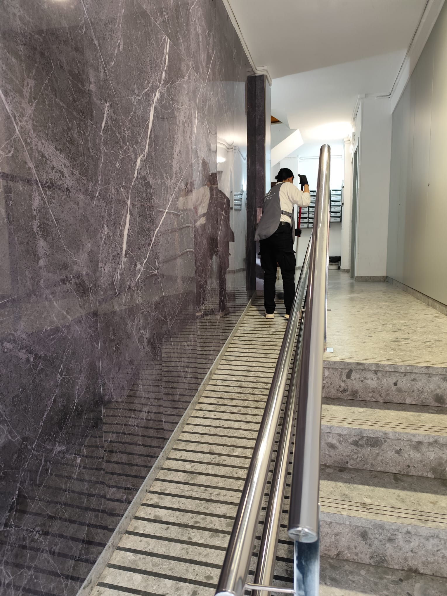 Servicio de limpieza profesional Vallès Occidental - portal de comunidad